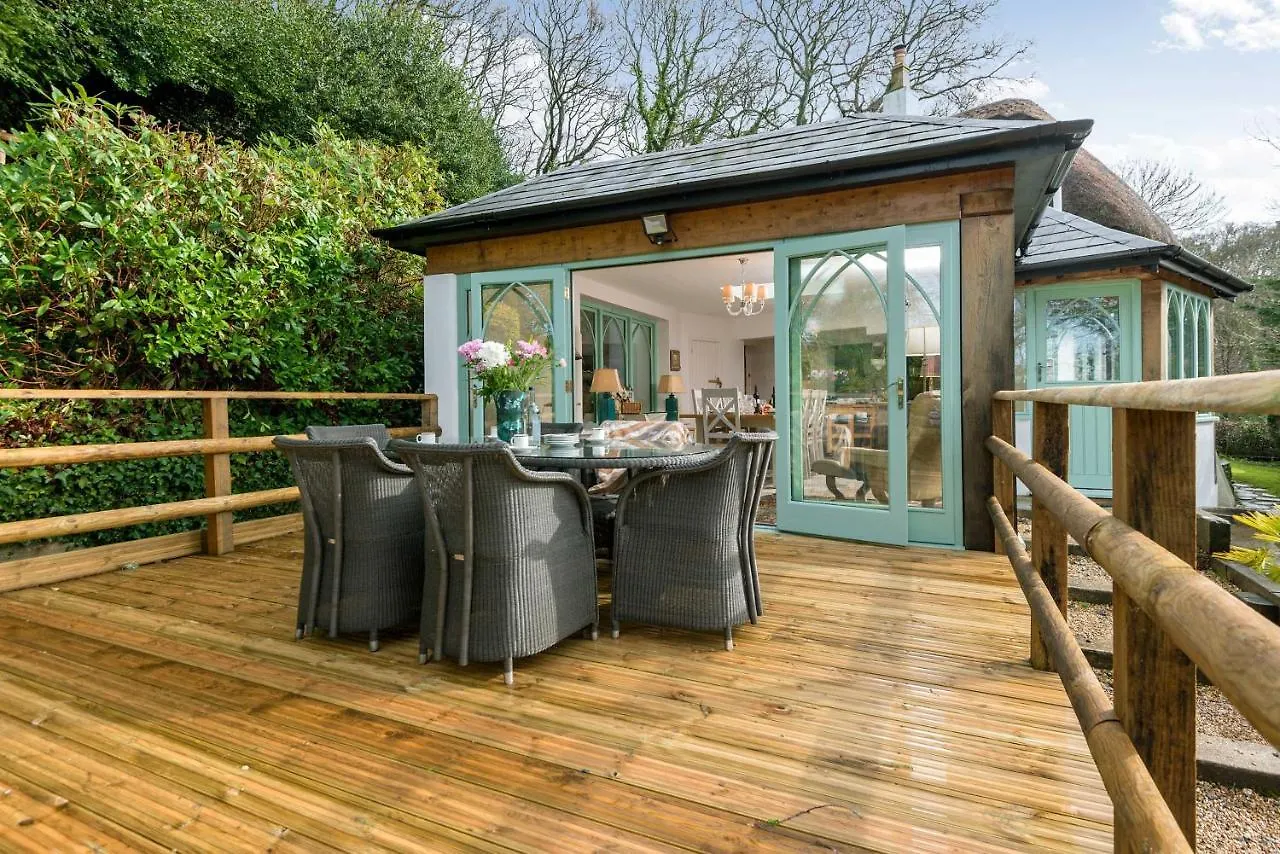 Forest Drove Cottage - Idyllic New Forest 6 Bedroom Thatched Cottage Ringwood 0*,  United Kingdom