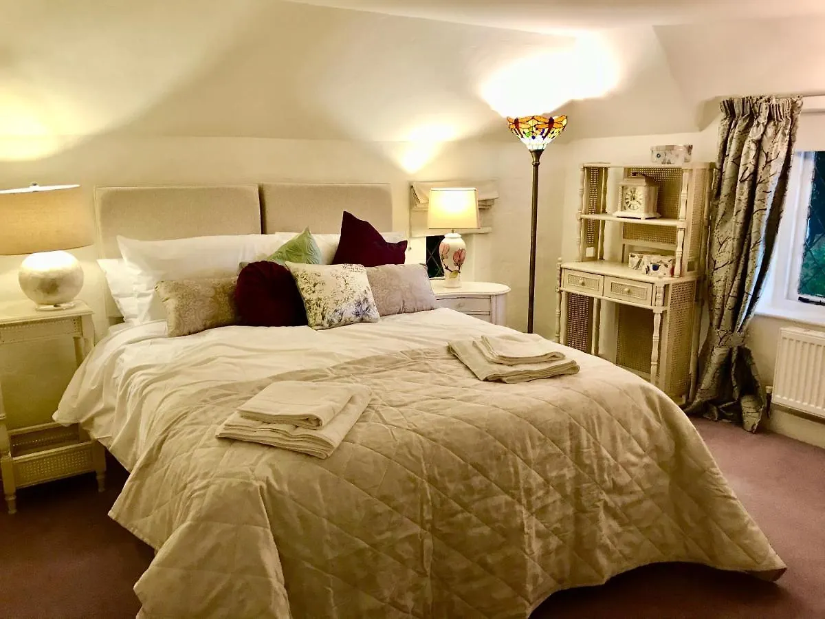 Holiday home Forest Drove Cottage - Idyllic New Forest 6 Bedroom Thatched Cottage Ringwood United Kingdom