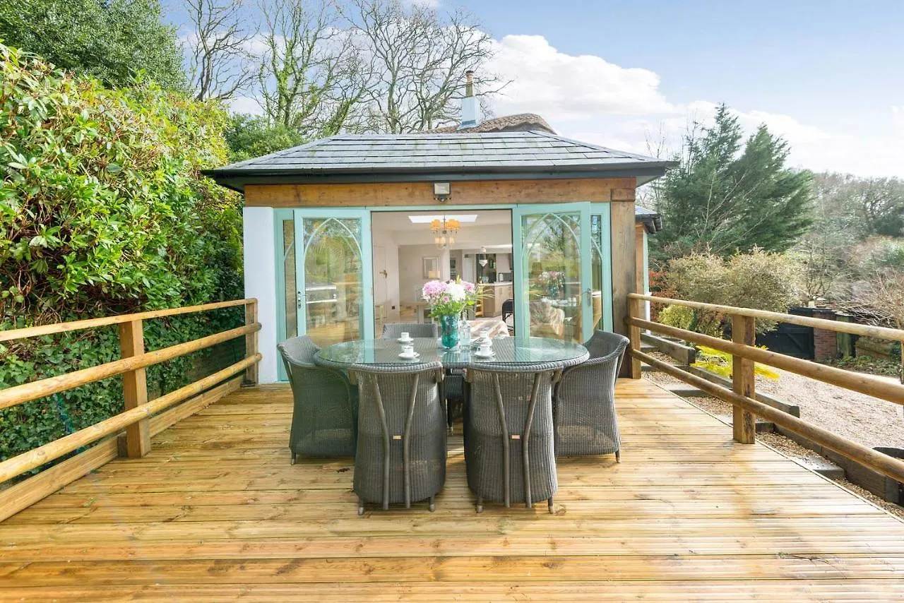 Holiday home Forest Drove Cottage - Idyllic New Forest 6 Bedroom Thatched Cottage Ringwood