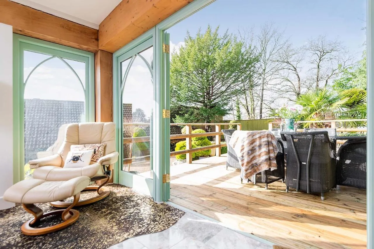 Holiday home Forest Drove Cottage - Idyllic New Forest 6 Bedroom Thatched Cottage Ringwood United Kingdom