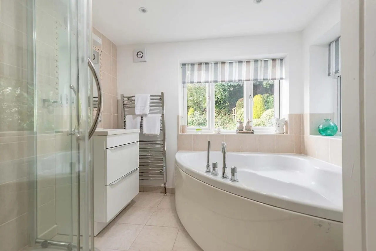 Holiday home Forest Drove Cottage - Idyllic New Forest 6 Bedroom Thatched Cottage Ringwood